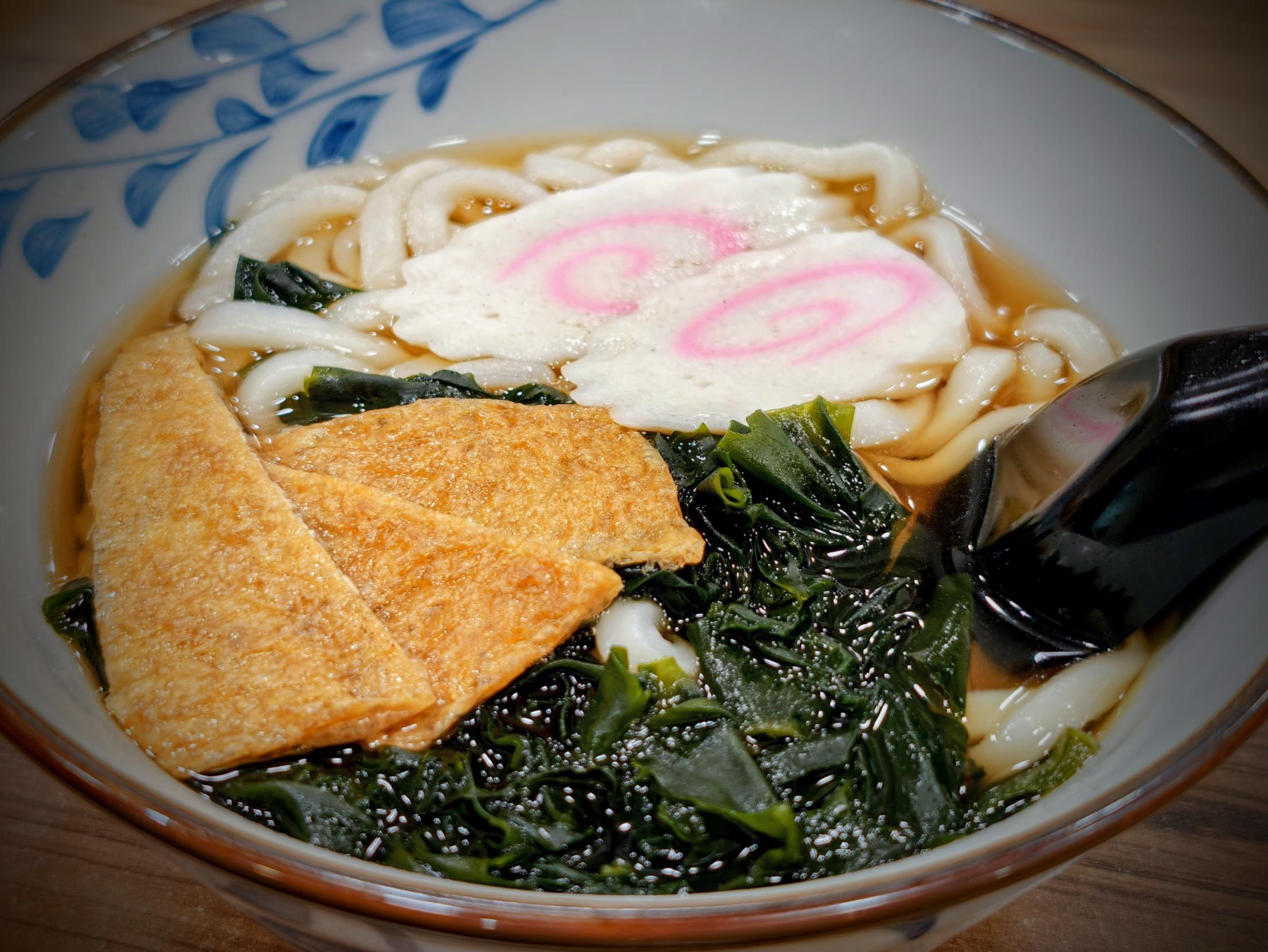 Udon with wakame, fried tofu and narutomaki